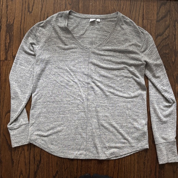 GAP Heather Gray Crew Neck Top - Picture 1 of 3